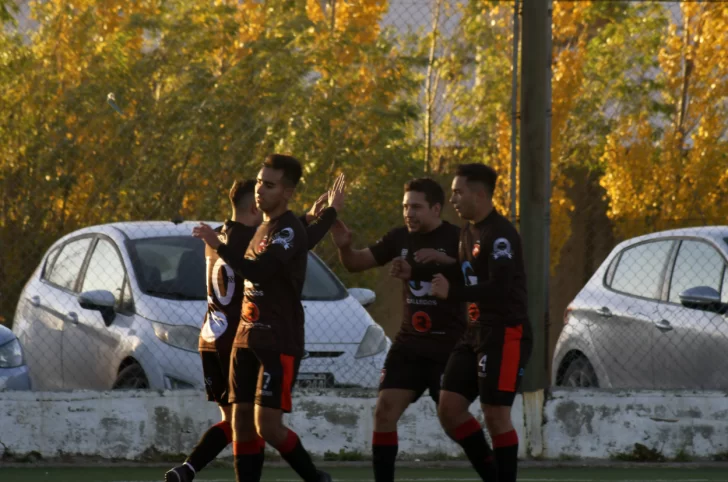 Se juega la sexta fecha de la Liga Sur con partidos en las canchas de Boxing y Hispano