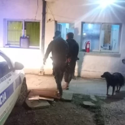 Estaba prófugo en Santa Cruz, atacó a un hombre en Comodoro Rivadavia y lo detuvieron