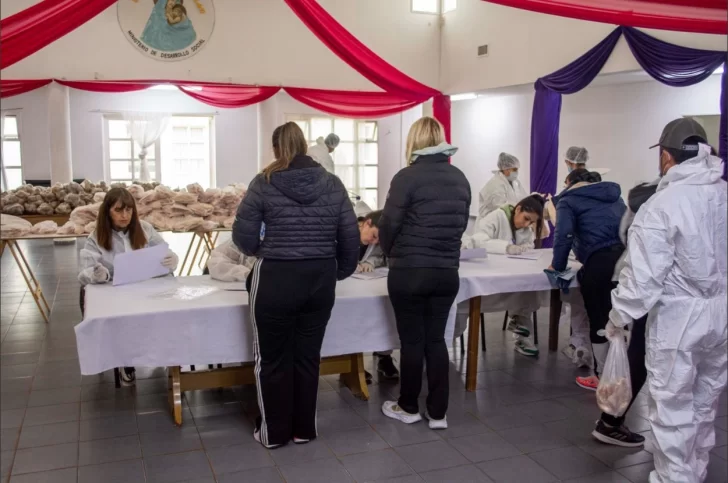 Imágenes del reparto de merluza que hizo la provincia. Imágenes del reparto de merluza que hizo la provincia.