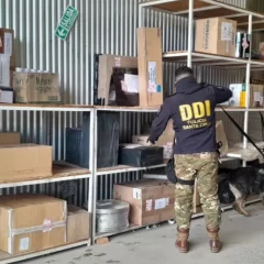 Desde Neuquén, le mandó una encomienda con un frasco de flores de marihuana a su amigo de Río Gallegos
