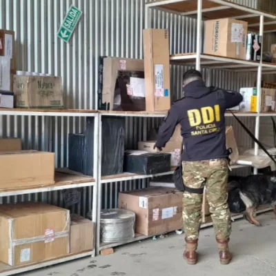 Desde Neuquén, le mandó una encomienda con un frasco de flores de marihuana a su amigo de Río Gallegos
