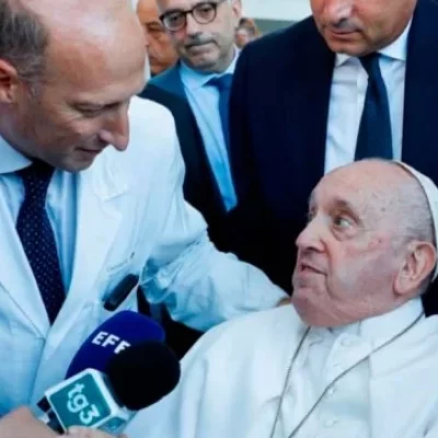 Los últimos minutos del Papa Francisco, según su médico personal: “Tenía los ojos abiertos pero no me contestó”