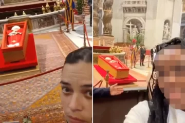 Indignación por selfies frente al féretro del Papa Francisco en el Vaticano: “De muy mal gusto”