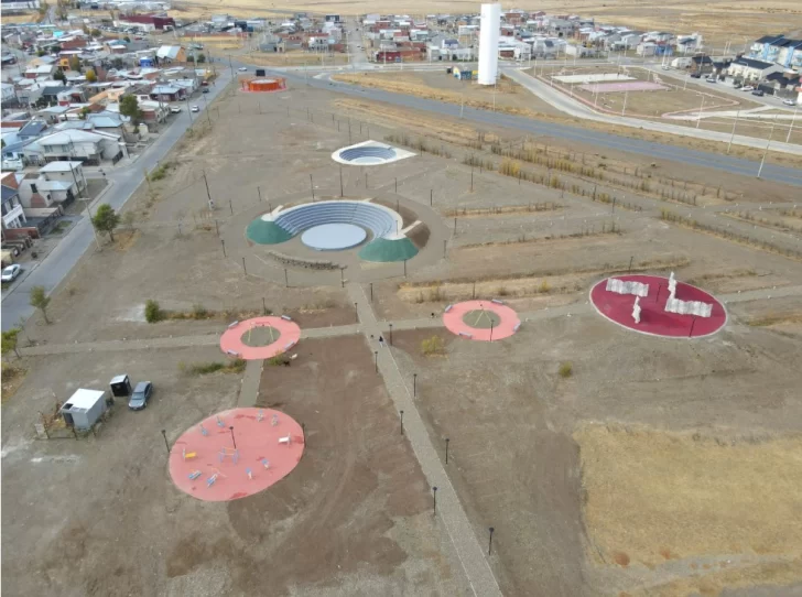 La plaza de juegos, frente al barrio Procrear. La plaza de juegos, frente al barrio Procrear.