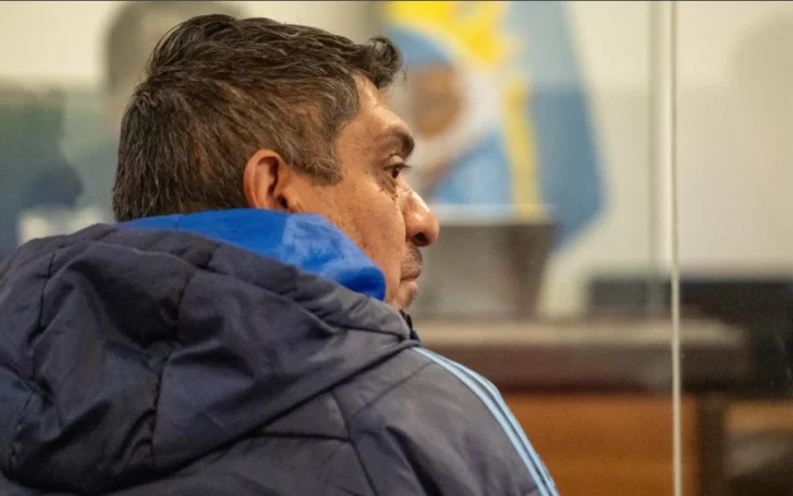  Uno de los taxistas que llegó a la casa de González. (FOTO: LEANDRO FRANCO/LA OPINIÓN AUSTRAL)