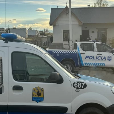 Hicieron un allanamiento por causas de robos en El Calafate pero hallaron plantas de marihuana Hicieron un allanamiento por causas de robos en El Calafate pero hallaron plantas de marihuana
