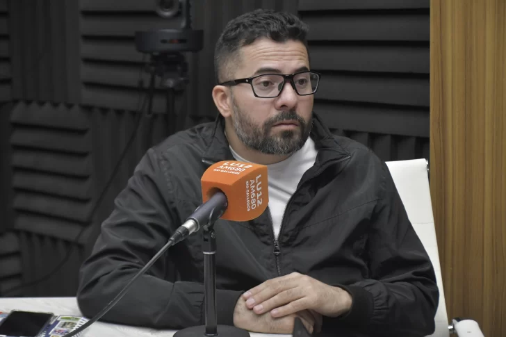 CÉSAR ALEGRE, SECRETARIO GENERAL DE ADOSAC, EN LU12 AM680. (FOTO: JUAN PALACIOS). CÉSAR ALEGRE, SECRETARIO GENERAL DE ADOSAC, EN LU12 AM680. (FOTO: JUAN PALACIOS).