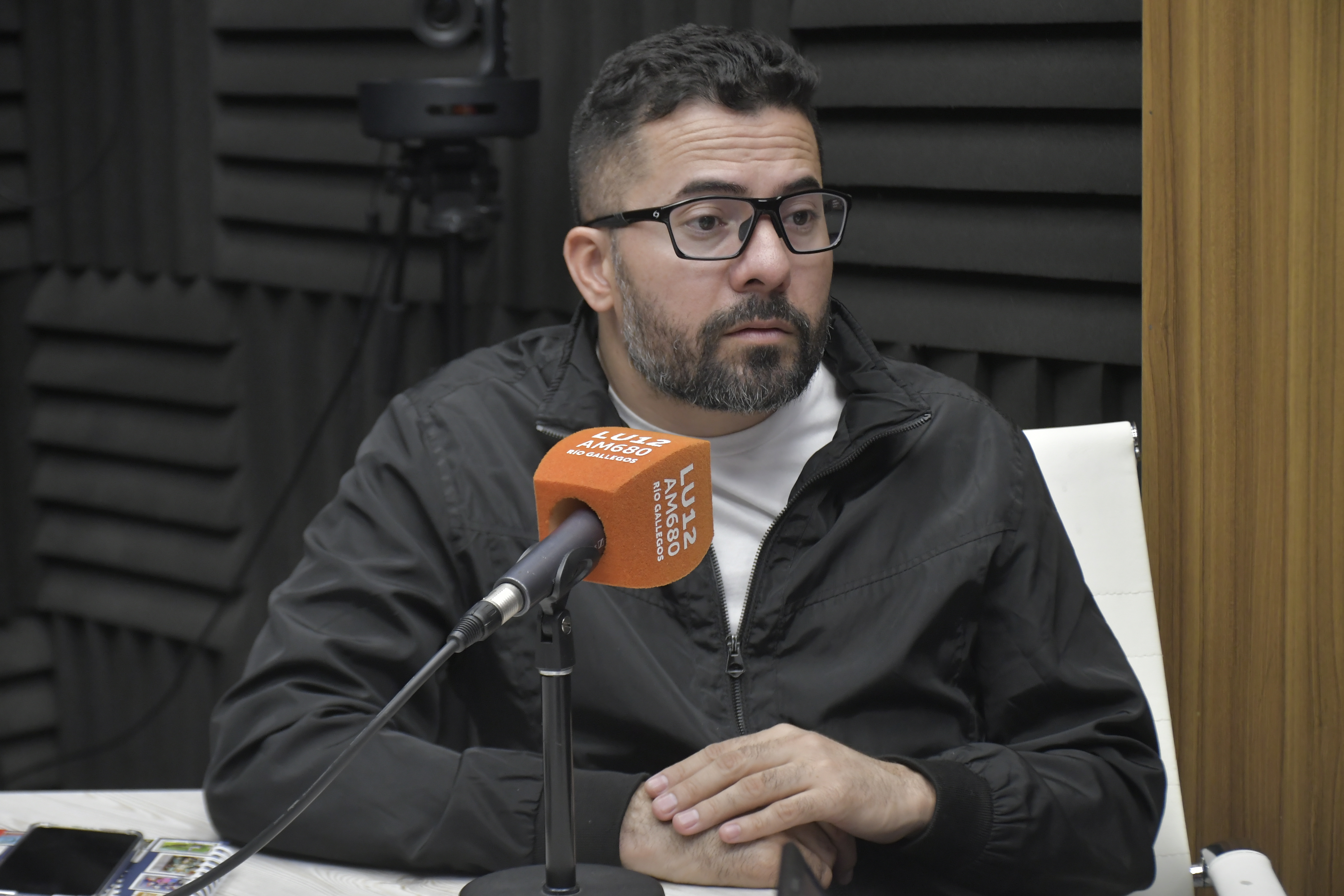 CÉSAR ALEGRE, SECRETARIO GENERAL DE ADOSAC, EN LU12 AM680. (FOTO: JUAN PALACIOS).
