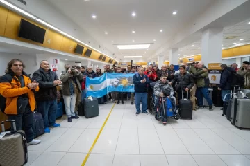 Emocionante bienvenida a los veteranos de guerra de Malvinas