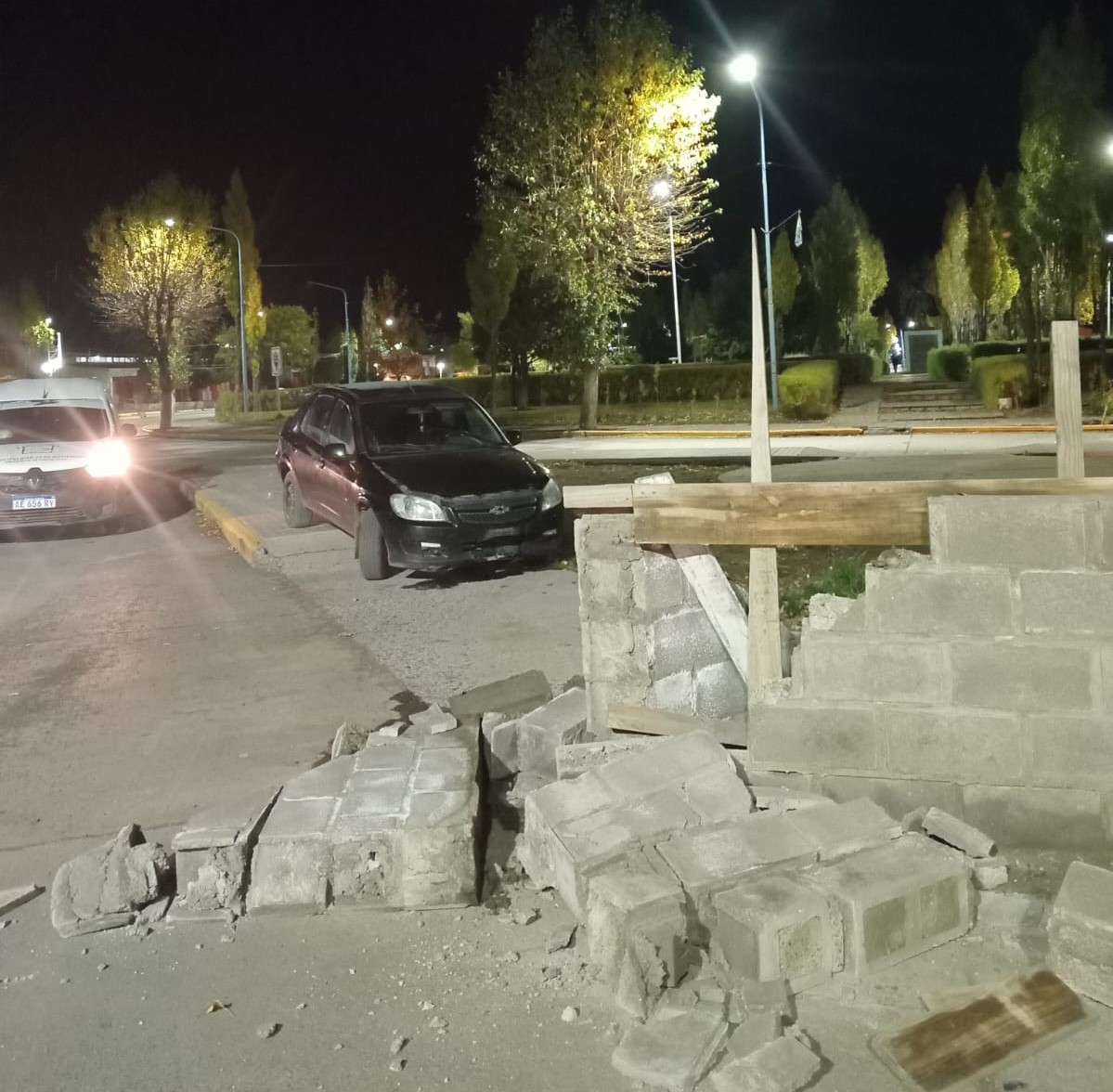 Ebrios-al-volante-chocaron-en-pleno-centro-y-arremetieron-contra-la-policia-1-728x714