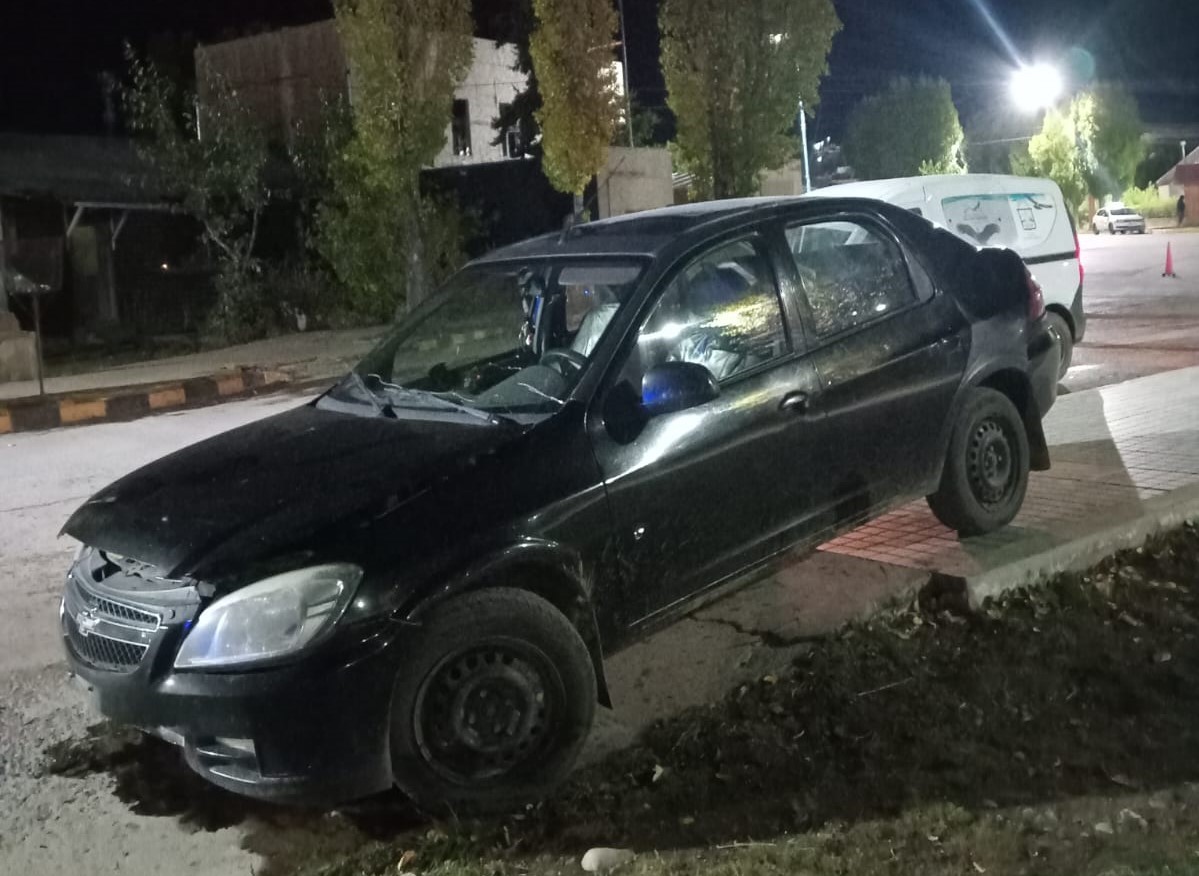 Ebrios-al-volante-chocaron-en-pleno-centro-y-arremetieron-contra-la-policia-2-728x532