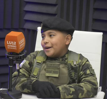 Quién es Giovanni de la Hoz, el niño que desfiló junto a los veteranos de la guerra de Malvinas