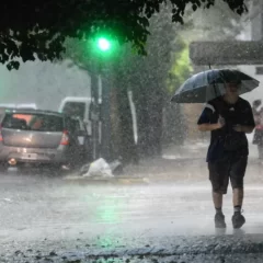Granizo y lluvias intensas: la tormenta provocó anegamientos y caos en La Plata