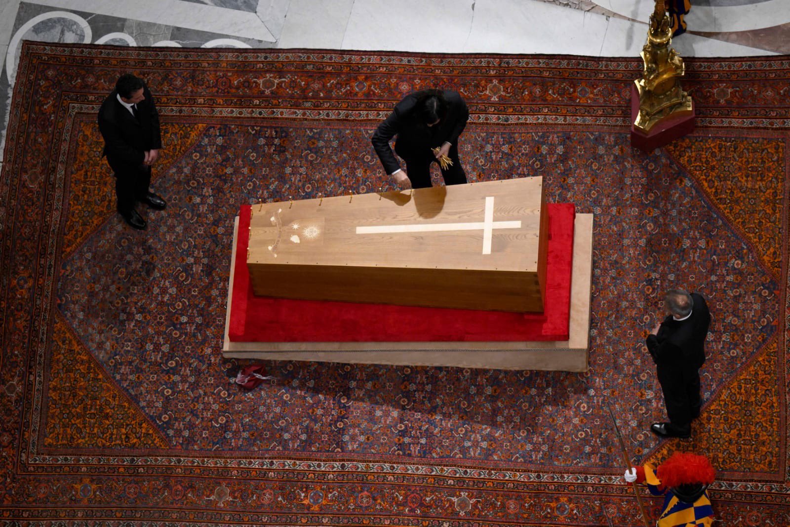 Funeral del Papa Francisco: último adiós con más de 250.000 personas en San Pedro y la Basílica de Santa María