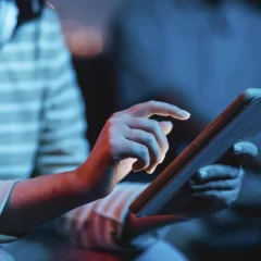 Alerta de grooming en Río Gallegos: agregan a niños a un grupo de WhatsApp con imágenes de abuso infantil