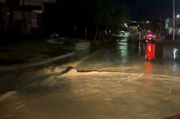 Fuertes lluvias causaron inundaciones y la explosión de un transformador en Caleta Olivia