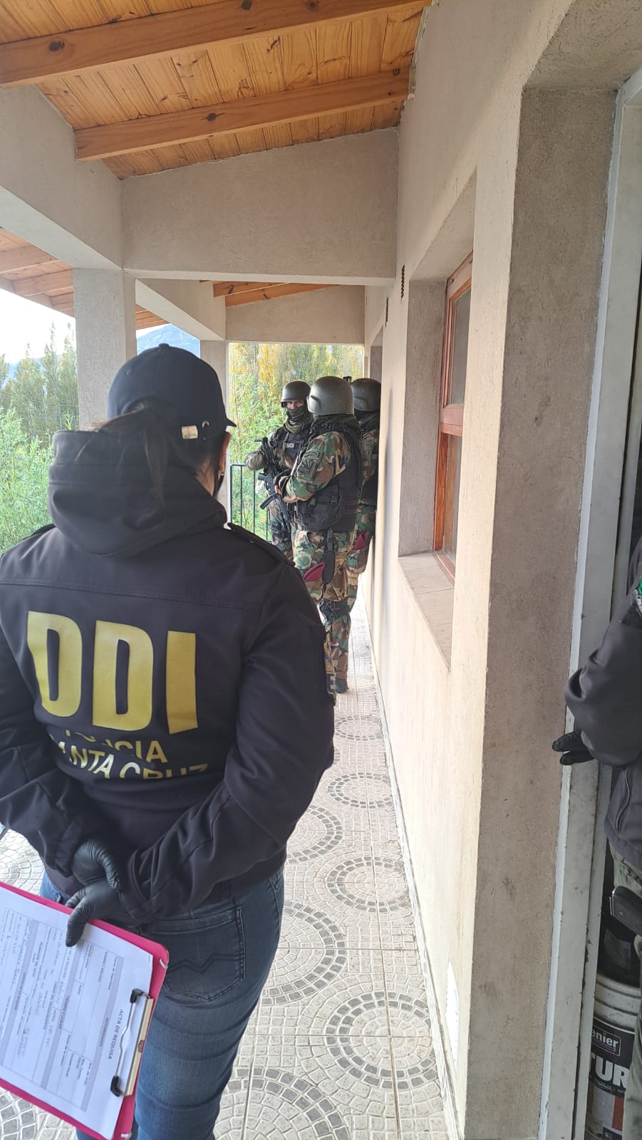  Importante operativo antidrogas en El Calafate dos mujeres con antecedentes fueron detenidas por venta de estupefacientes.