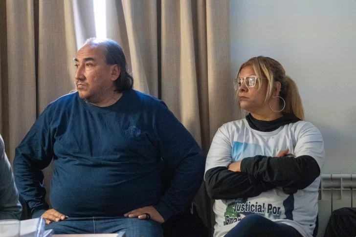  Los padres de Brianna siguiendo atentamente el juicio, este miércoles. FOTO: LEANDRO FRANCO/ LA OPINIÓN AUSTRAL
