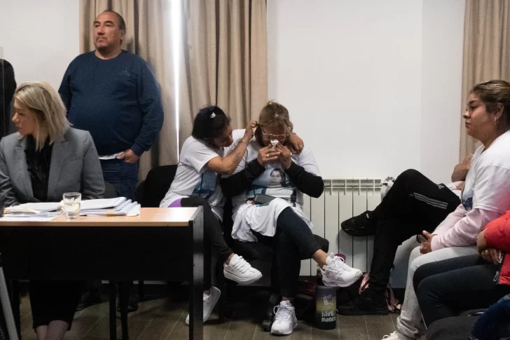  Durante la presentación de Echandi, Mabel Maidana -madre de Brianna- se quebró. (FOTO: LEANDRO FRANCO/ LA OPINIÓN AUSTRAL