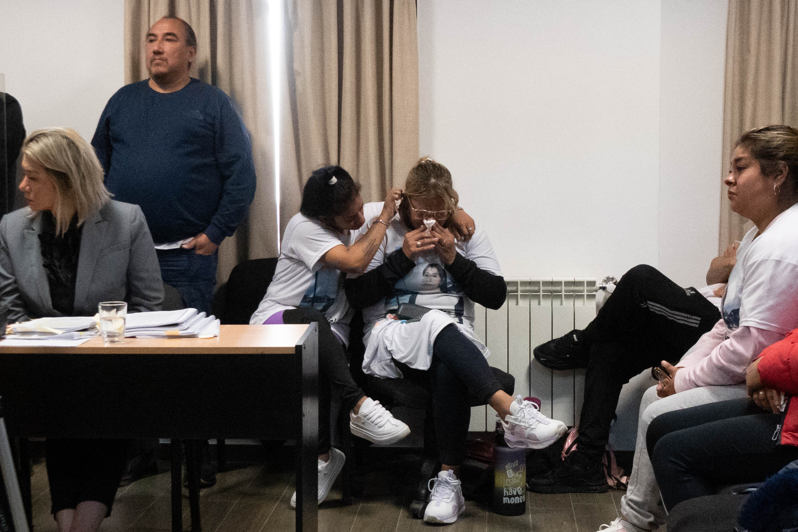  Durante la presentación de Echandi, Mabel Maidana -madre de Brianna- se quebró. (FOTO: LEANDRO FRANCO/ LA OPINIÓN AUSTRAL