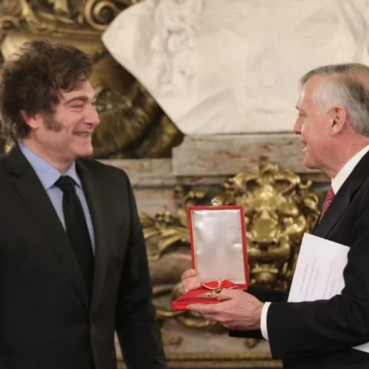 Milei otorgó la Orden de Mayo al economista Jesús Huerta de Soto
