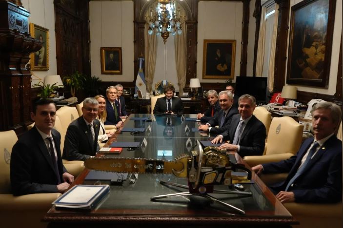  Javier Milei recibió al Secretario del Tesoro de Estados Unidos, Scott Bessent, en Casa Rosada