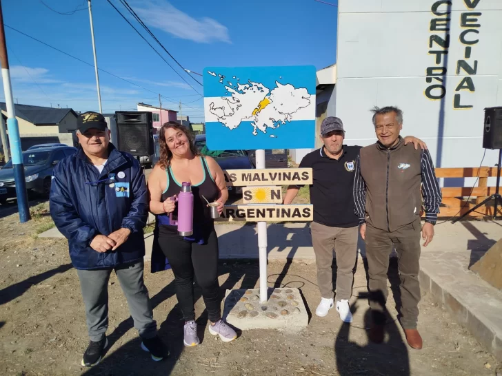  Victoriano Silva, Vanesa Low, Carlos Contreras y Raúl Vásquez.