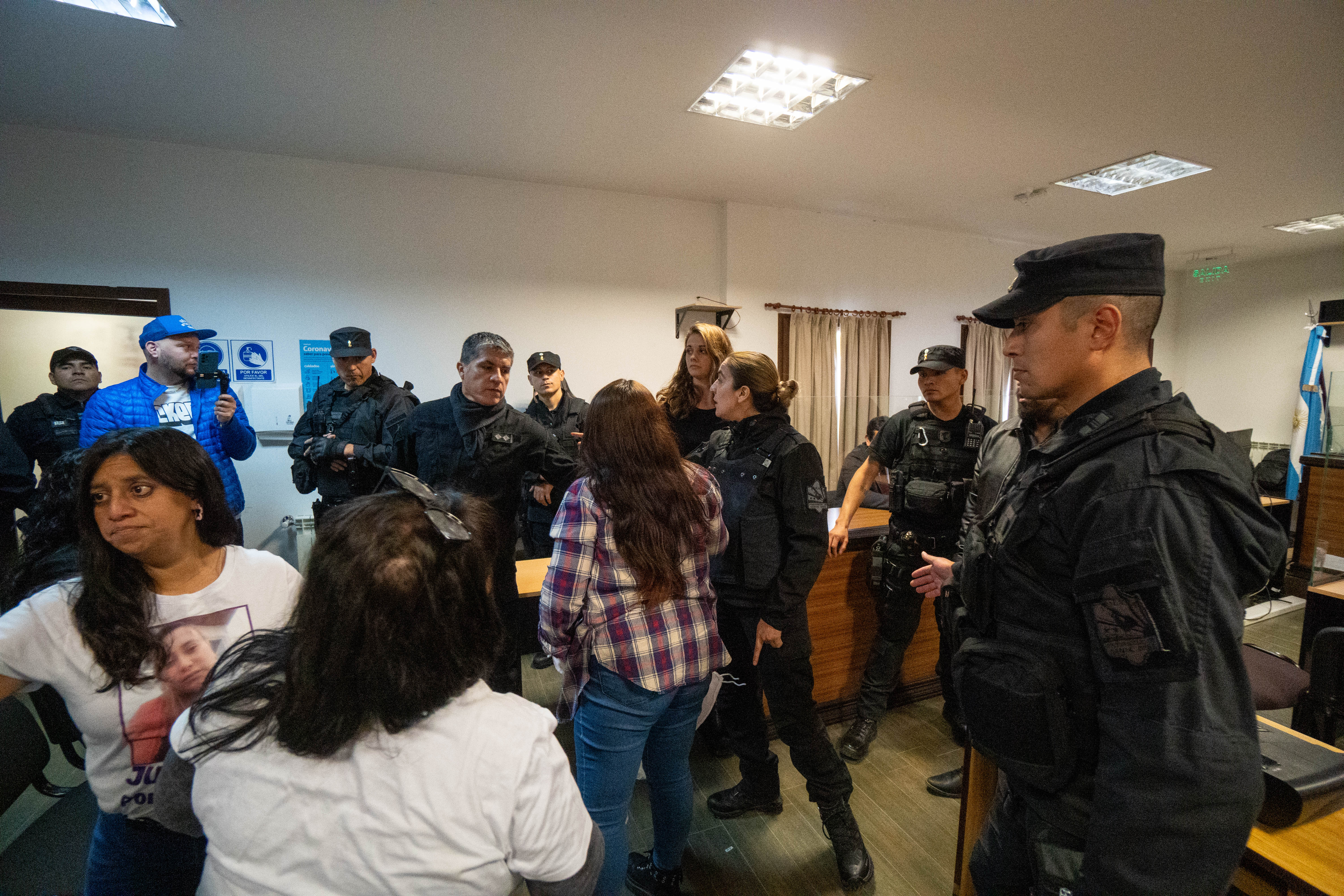  Los disturbios generalizados en la sala. (FOTO: LEANDRO FRANCO/ LA OPINIÓN AUSTRAL