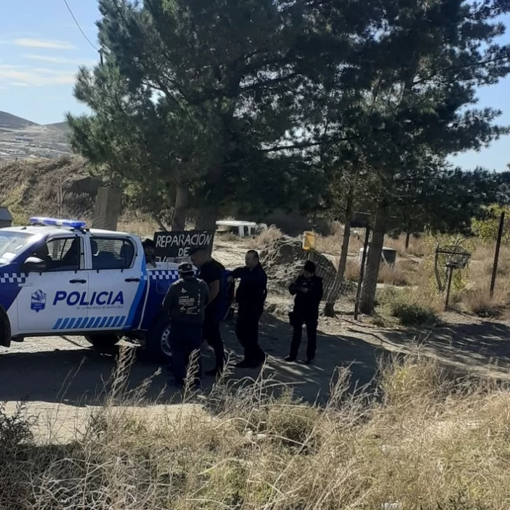 Un vecino de Caleta Olivia viajó por trabajo y ladrones le desvalijaron su casa de la zona de chacras Un vecino de Caleta Olivia viajó por trabajo y ladrones le desvalijaron su casa de la zona de chacras