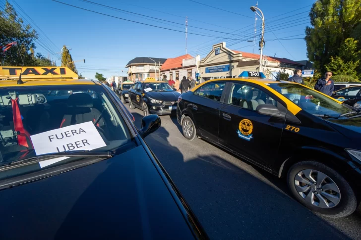 Taxis y remises versus Uber: “La gente está pensando en devolver las patentes”