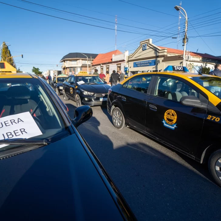 Taxis y remises versus Uber: “La gente está pensando en devolver las patentes”