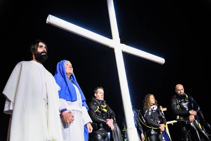 Puerto Madryn celebró un nuevo Vía Crucis Submarino, único en el mundo