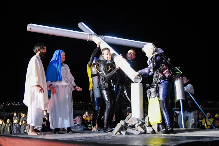 Puerto Madryn celebró un nuevo Vía Crucis Submarino, único en el mundo