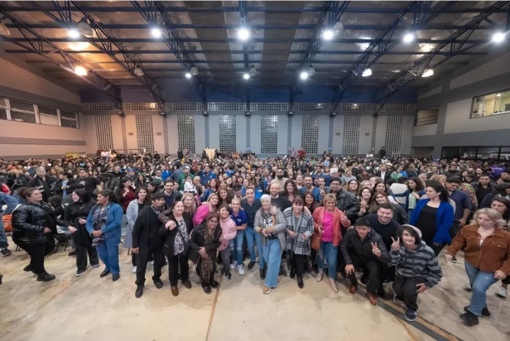 Una multitud acompañó al intendente Grasso en el acto en el Club Boca. Una multitud acompañó al intendente Grasso en el acto en el Club Boca.