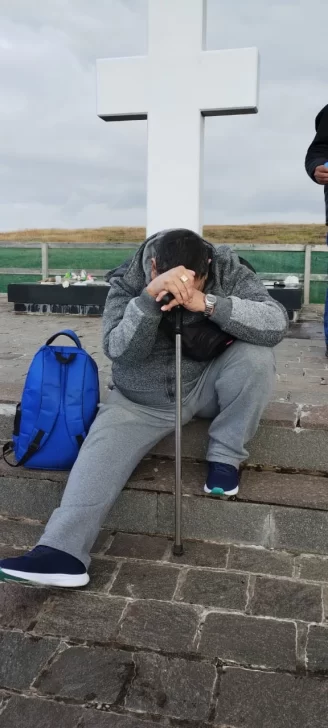 Guillermo Miño despidiéndose de sus camaradas. Guillermo Miño despidiéndose de sus camaradas.