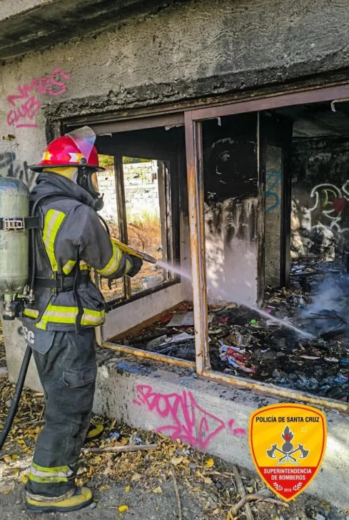 Bomberos controlaron un principio de incendio en una casa abandonada de Río Gallegos