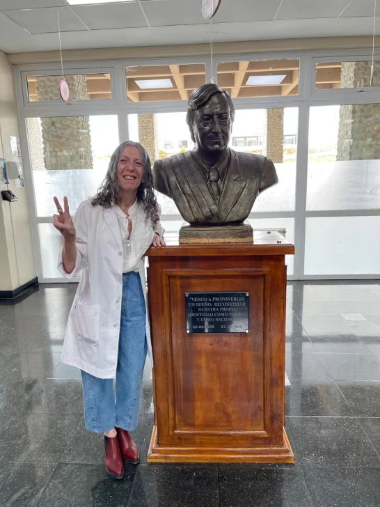 Escándalo en el hospital SAMIC: “Vamos a luchar para que el busto de Néstor vuelva al lugar que le corresponde”, dijo una médica