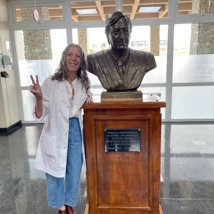 Escándalo en el hospital SAMIC: “Vamos a luchar para que el busto de Néstor vuelva al lugar que le corresponde”, dijo una médica