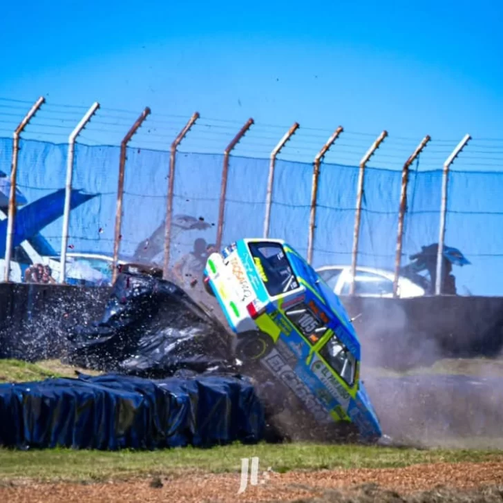 Susto en Paraná: el fuerte vuelco de “Willy” Bull que encendió las alarmas en el Turismo Pista