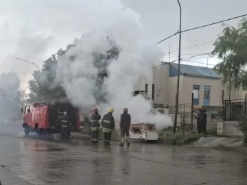 Bomberos controlaron un principio de incendio en un contenedor: no hubo heridos