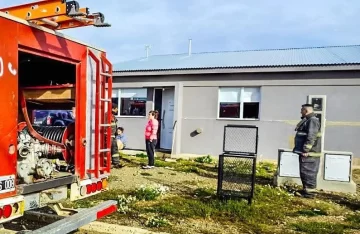 Un desperfecto eléctrico provocó un principio de incendio en una casa del barrio Municipal de Río Gallegos Un desperfecto eléctrico provocó un principio de incendio en una casa del barrio Municipal de Río Gallegos