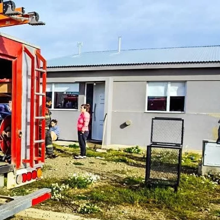 Un desperfecto eléctrico provocó un principio de incendio en una casa del barrio Municipal de Río Gallegos Un desperfecto eléctrico provocó un principio de incendio en una casa del barrio Municipal de Río Gallegos