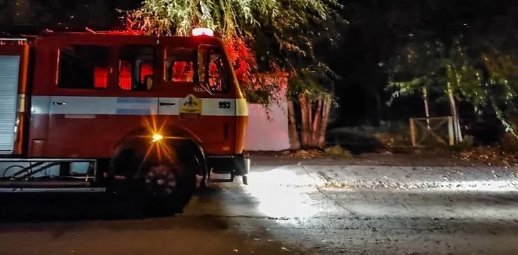 Bomberos de El Calafate debieron sofocar dos incendios en la noche del viernes