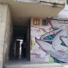 Desesperación y enojo por el desalojo de dos ancianas y dos menores de edad en un departamento del 2 de Abril