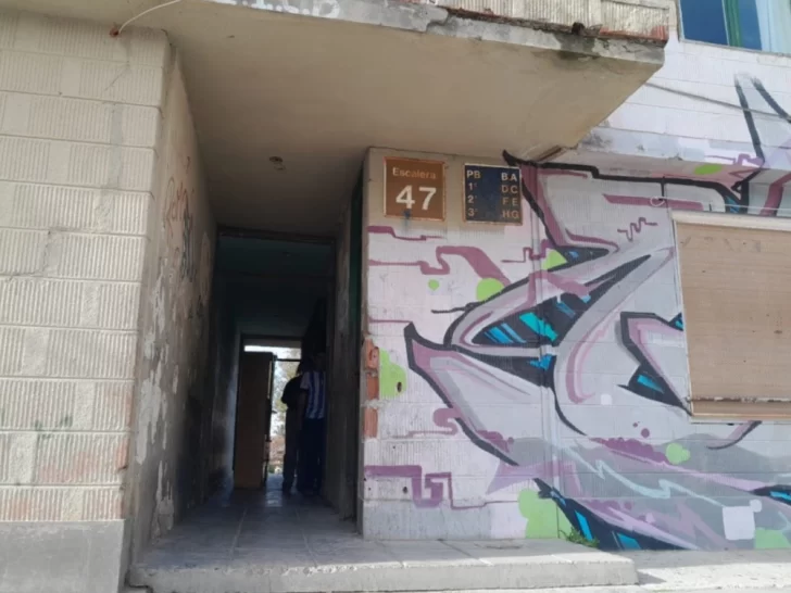 Desesperación y enojo por el desalojo de dos ancianas y dos menores de edad en un departamento del 2 de Abril