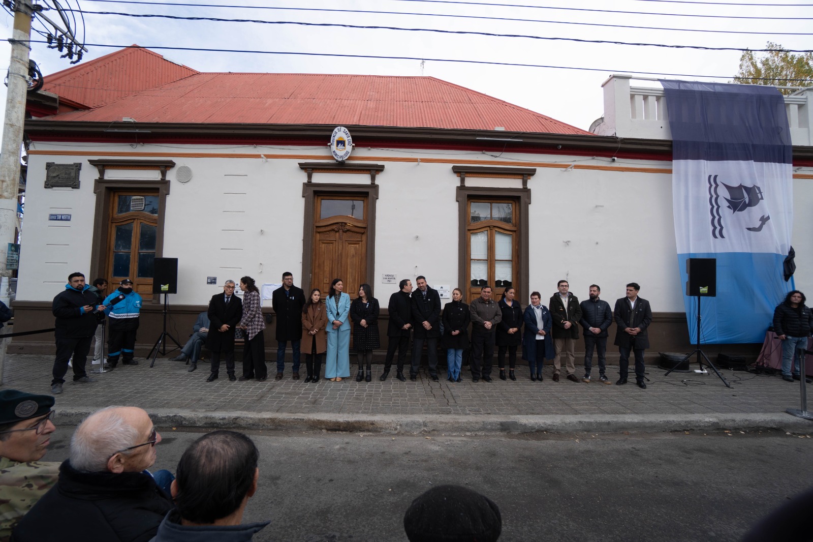  El hall de ingreso fue restaurado respetando las características arquitectónicas originales del edificio de 1925. FOTO: LEANDRO FRANCO / LA OPINIÓN AUSTRAL.