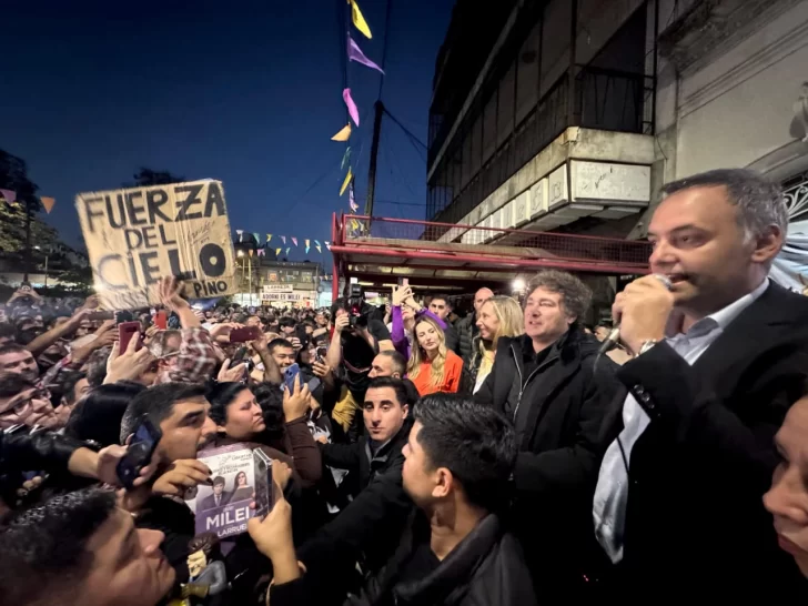 En Lugano, Milei pidió votar por el vocero presidencial: “Si quieren ver una Argentina grande, voten a Manuel Adorni”