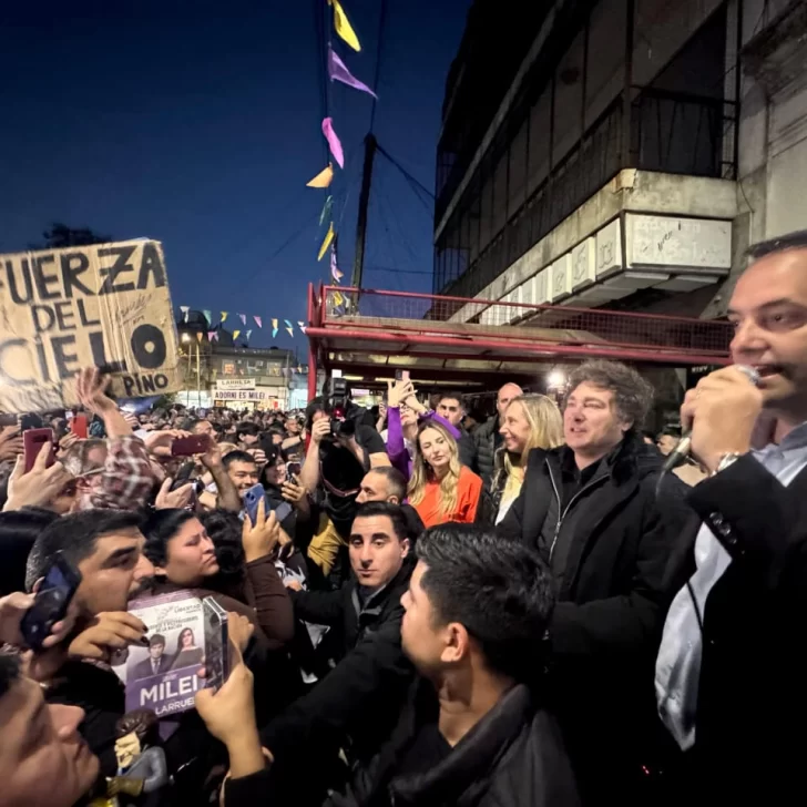 En Lugano, Milei pidió votar por el vocero presidencial: “Si quieren ver una Argentina grande, voten a Manuel Adorni”