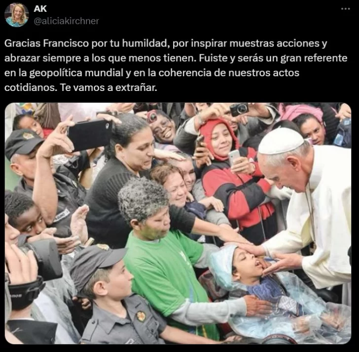 Pablo Grasso y Alicia Kirchner despidieron al papa Francisco