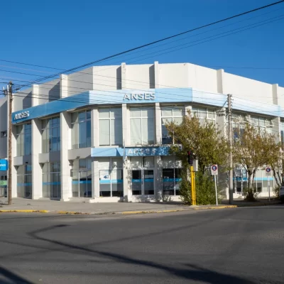 Paro general en Río Gallegos: poco movimiento en el centro y movilización de docentes y trabajadores del correo